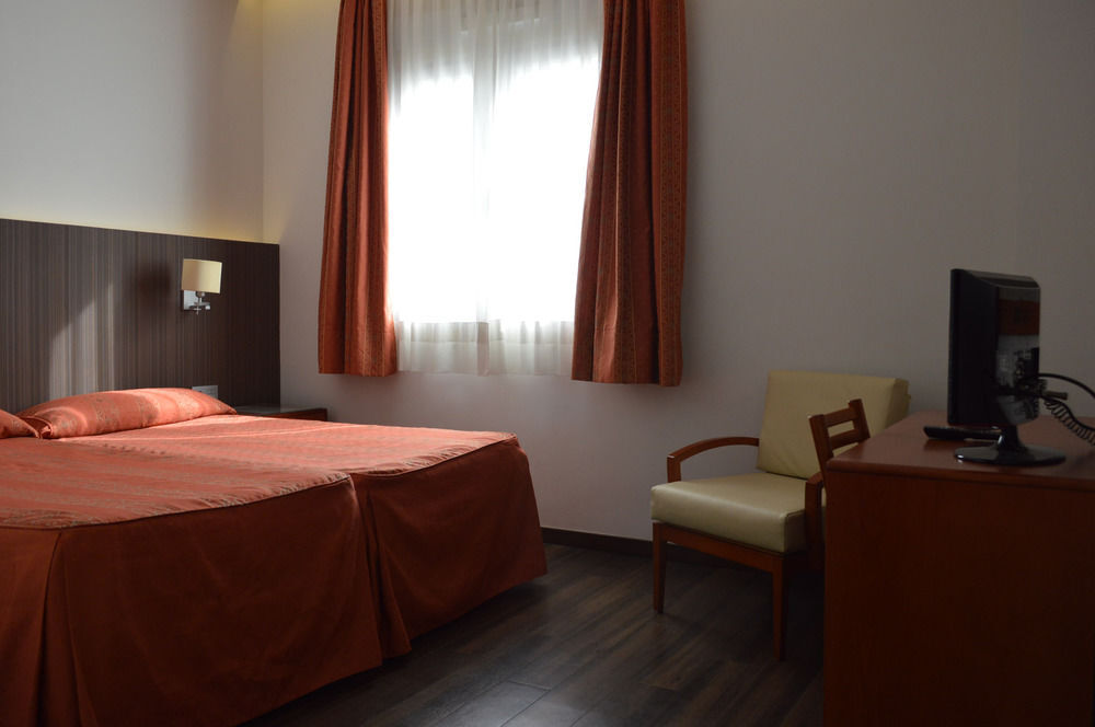 Hotel De Francia Y París 3*